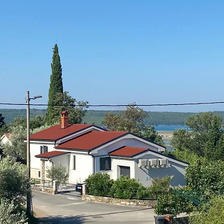 Modern Parenzana Izma Appartement *