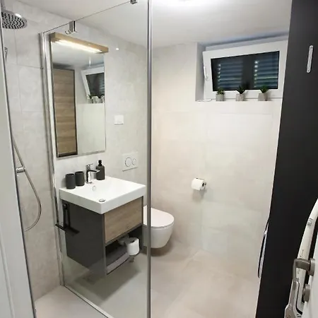 Modern Parenzana Izma