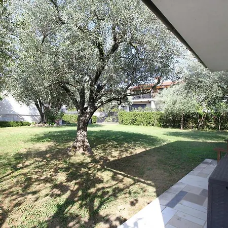 Apartment Modern Parenzana Izma *